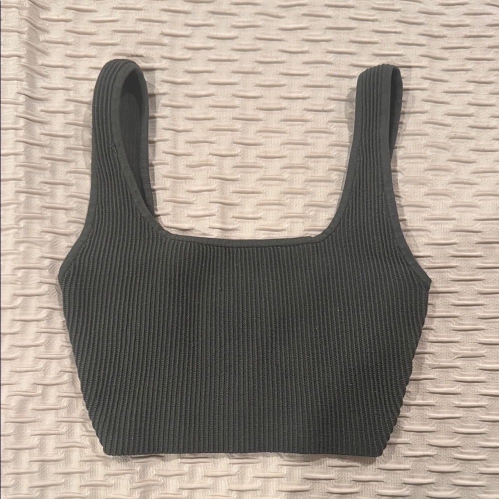 Aritzia Women's Black Ribbed Crop Top